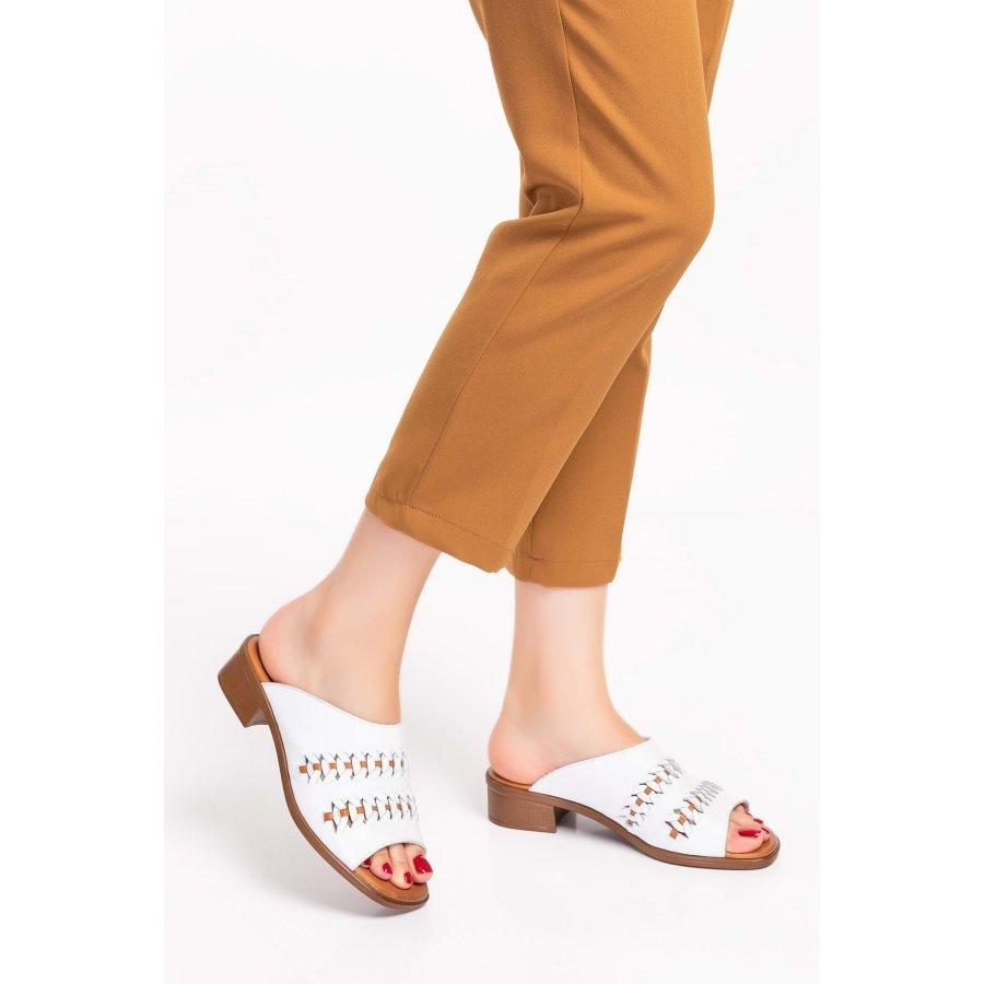 Женские летние тапочки из натуральной кожи на низком каблуке