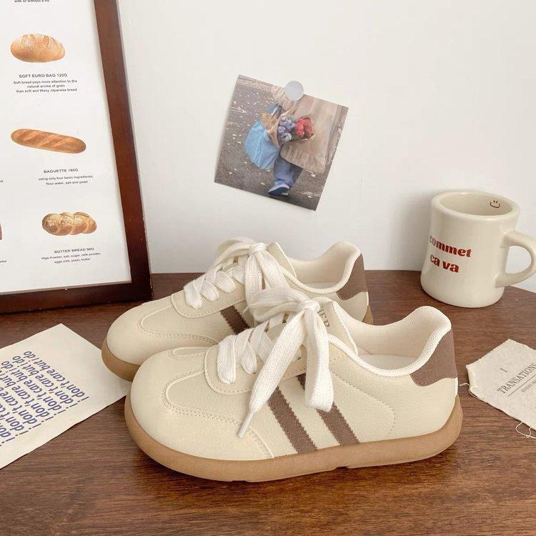 Уродливые милые большие головы ретро моральные тренировки повседневные туфли женские 2024 осень новые универсальные нишевые студенческие маленькие белые туфли для доски