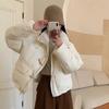 Пуховик женский с роговой пряжкой короткий 2024 зимняя мода воротник-стойка маленькая теплая белая куртка на утином пуху