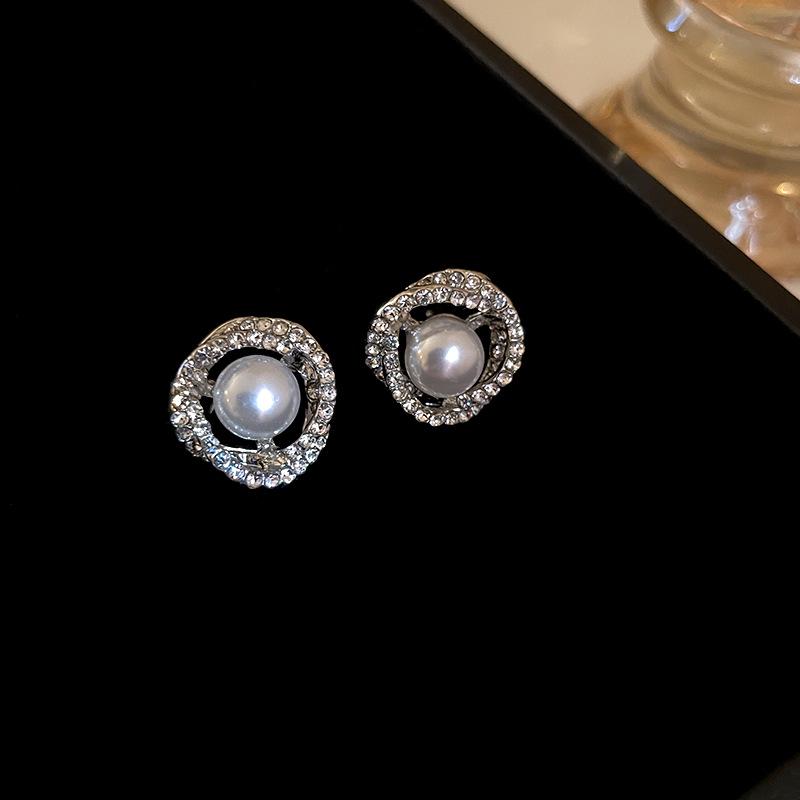 Elegant Zircon Pearl French Retro Luxury Earrings 2025