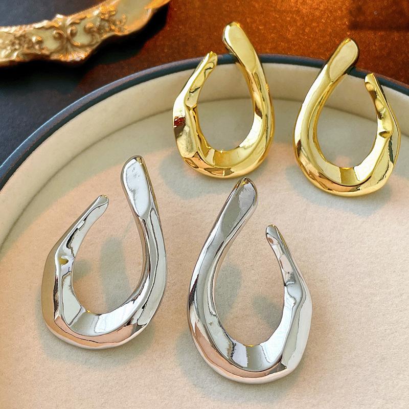 Преувеличенные металлические геометрические серьги-пусеты серебристого цвета - Элегантные и универсальные для женщин