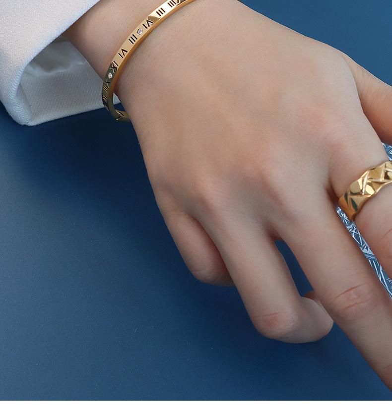 Позолоченный браслет-бэнгл с римскими цифрами и бриллиантами из титановой стали для пар – Женские украшения Z043