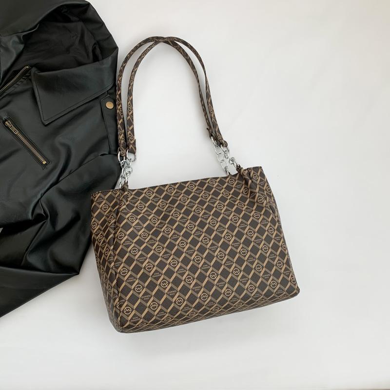 Большая вместимость Красивая сумка через плечо Новый стиль Модная женская сумка для поездок на работу Индивидуальная трендовая сумка через одно плечо для женщин