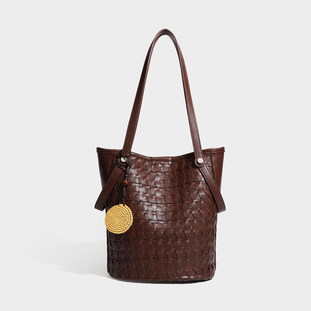 Retro Style Imitation Woven Bag, New Vegetable Basket Bag, High-end Water Bucket Bag, Fashionable Commuting Shoulder Bag