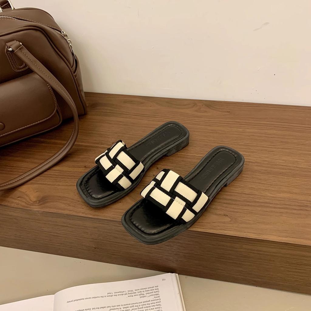 French Internet Celebrity Flat Bottom Slippers Women Wear 2025 Summer New Small Fragrant Style Fashion High Sense Sandals