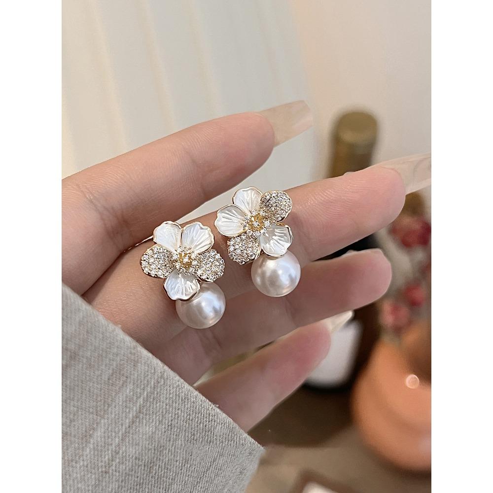 Французские ретро серьги с цветами, бабочками и жемчужной бахромой, легкая роскошь, высококлассные серьги-пусеты, нишевые универсальные серьги для женщин