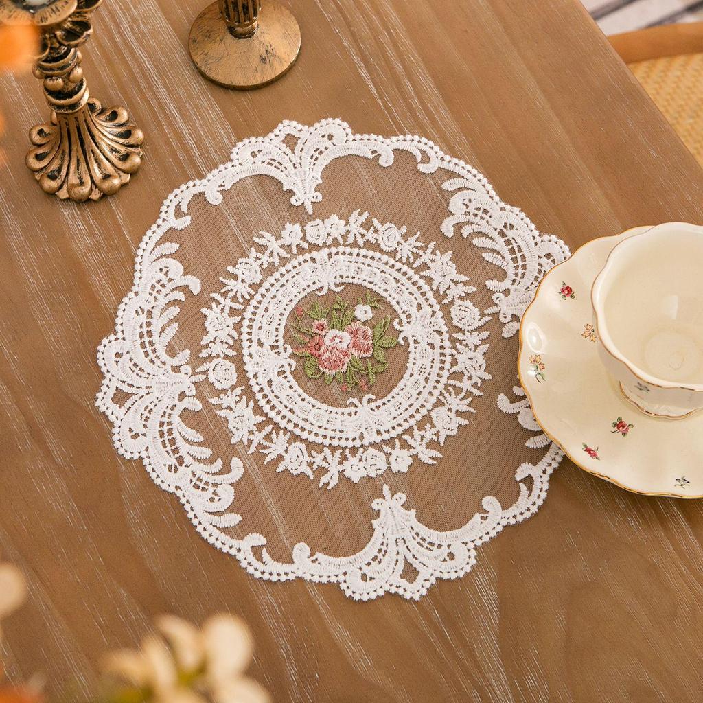 Yiman Qiyun Vintage European Embroidered Lace Table Mat