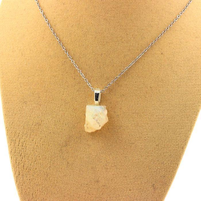 Pierres et Minéraux. Collier Opale brut. 6.59 ct. Wello, Ethiopie.