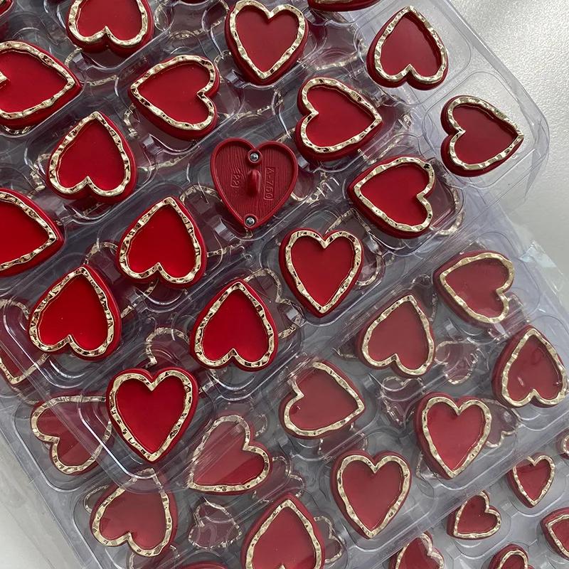 10Pcs/lot 15/22mm Delicate Red Heart Button Vintage Gold Outline Button Cardigan Sweater Decorative Buttons