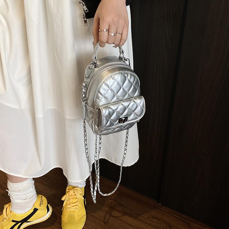 Модный женский рюкзак с ромбовидной вышивкой нитью, новая универсальная модель 2025 года, дорожный мини-рюкзак на цепочке для школы