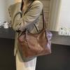 Retro Bag Women's 2024 New This Year Popular Large Capacity Tote Bag Casual Autumn and Winter One Shoulder Commuter Bag