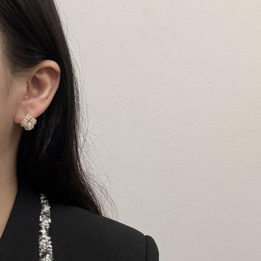 Квадратные серьги с цирконами Женские Легкая роскошь Высококлассное ощущение Универсальные серьги 20 Нишевые Уникальные серьги с характером
