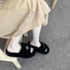 Повседневные пушистые тапочки на толстой подошве для женской осенне-зимней носки 2025 новый трендовый повседневный универсальный моп-перекресток на плоской подошве
