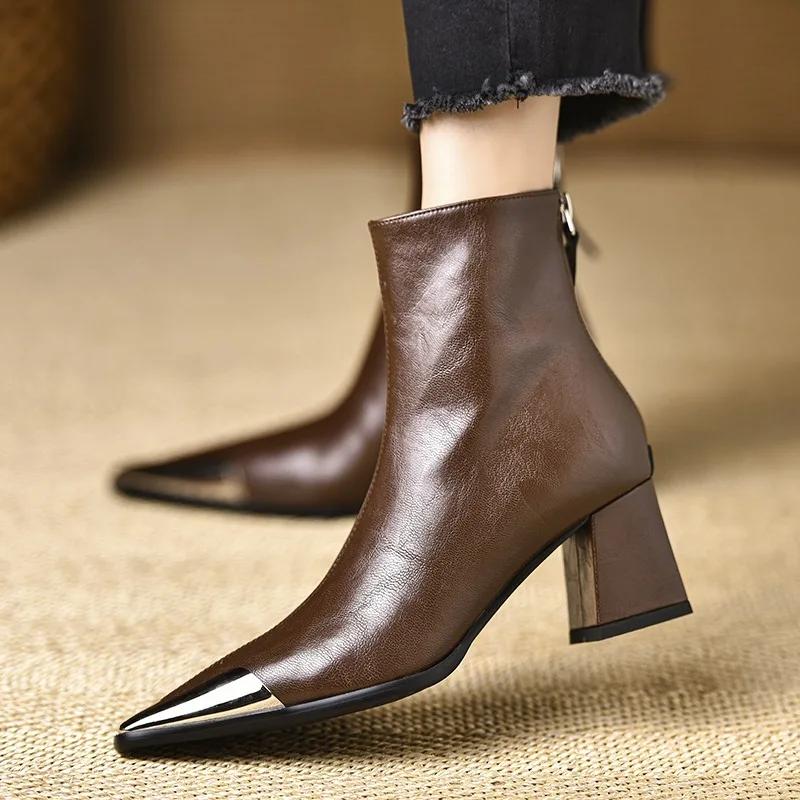2024 Женская обувь Ботильоны женские Элегантные современные ботинки Женские металлические украшения Острый носок Молния сзади Высокие каблуки Женская обувь