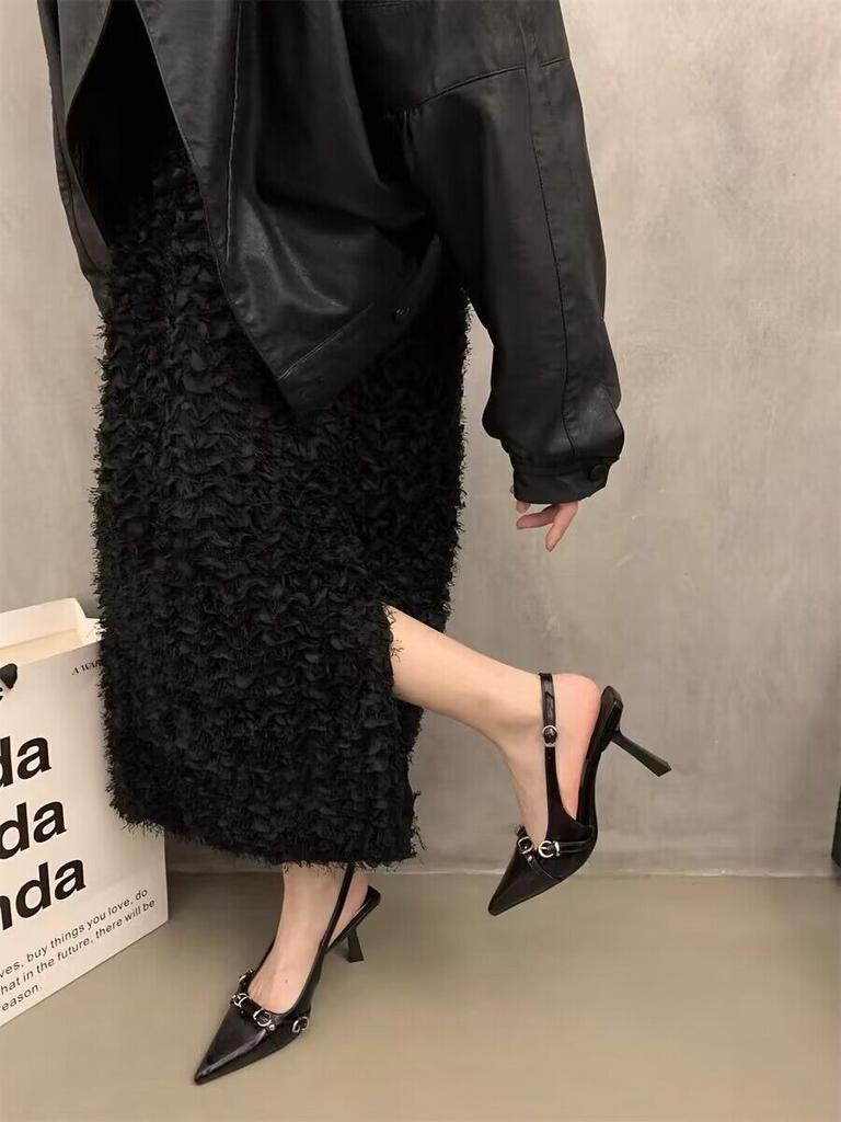 Супермодель в тех же туфлях 2025 весна новая легкий и зрелый стиль черная лакированная кожа острый носок особый каблук на высоком каблуке модные сандалии