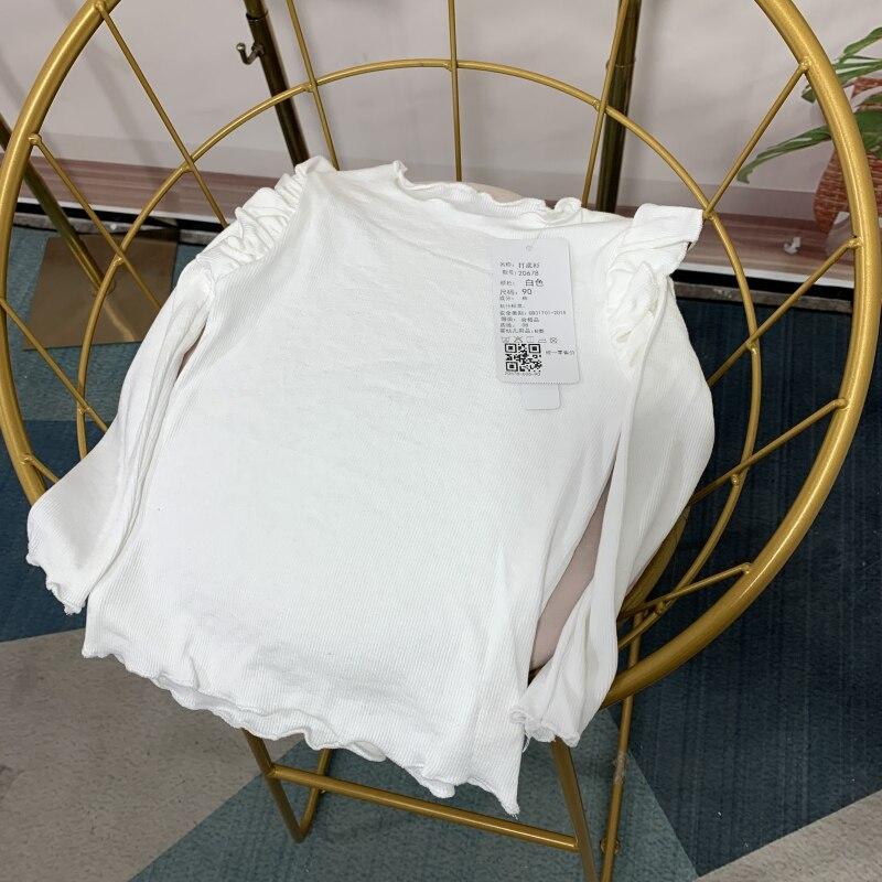 Девушка в осеннем контракте, чистый цвет, стройное тело, нижняя верхняя одежда