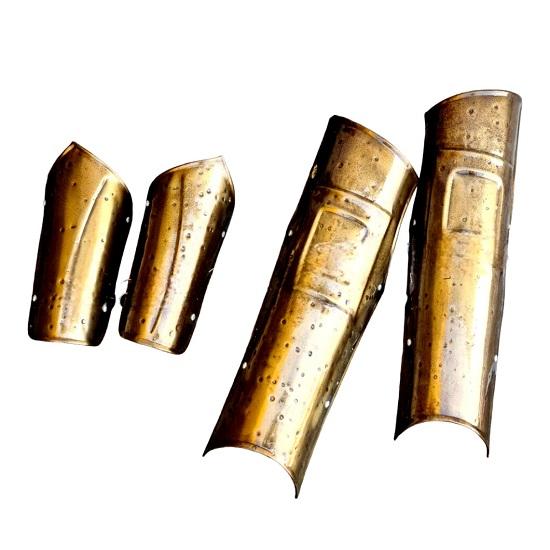 Римско-спартанский доспех – комплект мускулов со щитом, шлемом, защитой рук и ног – идеальный подарок на Хэллоуин или Рождество