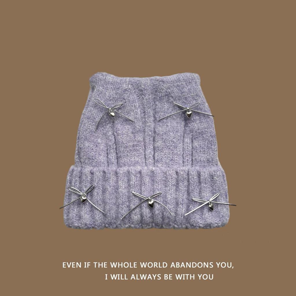 Вязаная шапка с кошачьими ушками на осень/зиму 2025 - Теплая и универсальная, с дизайном в виде банта, который подчеркивает лицо