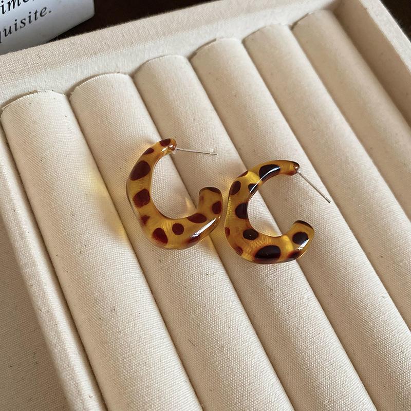 Ретро Гонконгский стиль Серьги-кольца с леопардовым принтом из серебряной иглы Легкая роскошь Высококлассные серьги с темпераментом Нишевые серьги Женские