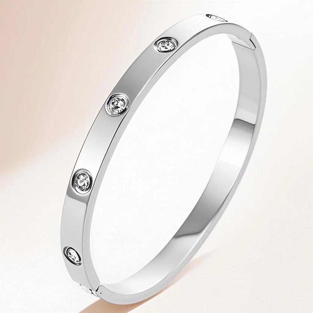 New Heart-Shaped Stainless Steel Bracelet: Elegant, Stylish & Non-Fading Wristband for Girls