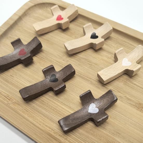 Деревянный крестообразный орнамент, комфортная поддержка в трудные времена, карманный брелок из ореха ручной работы