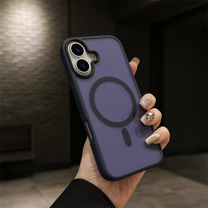 Подходит для iPhone16 приятный на ощупь матовый магнитный чехол для мобильного телефона Apple 16promax с большим отверстием полупрозрачный матовая поверхность чехол с ощущением кожи