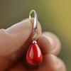 Висячие женские серьги с красным жемчугом