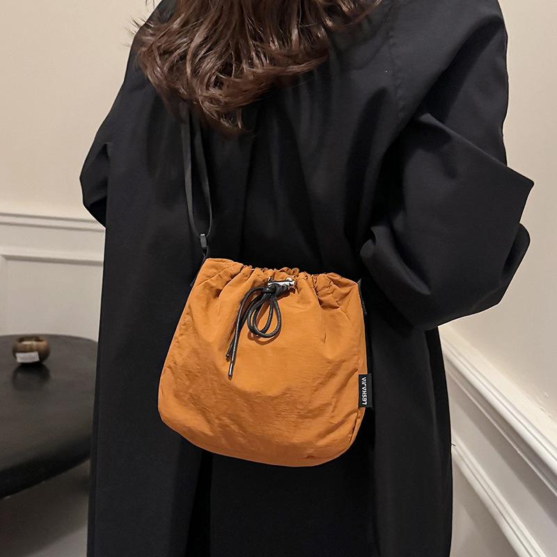 Сумки женские студенческие сумки-ведра легкие спортивные и для отдыха сумки через плечо большой емкости