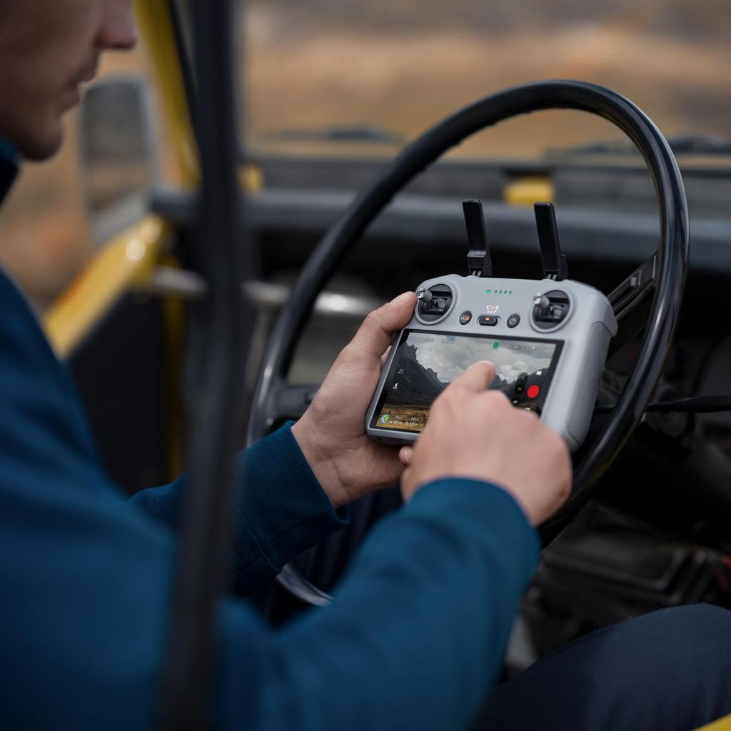 Transmitter for DJI RC 2 Air 4 Pro Processor 20km O4 Video Transmission Full HD Display 2T4R Antenna Smart Transmitter for Drones Lightweight and