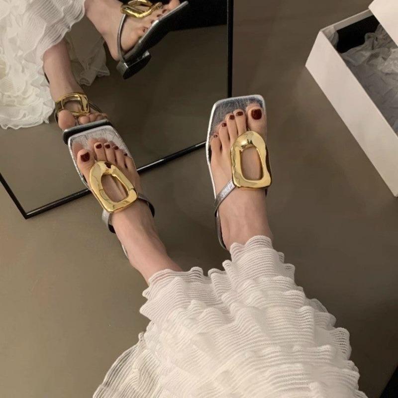 Women's Fashion Low Heel Sandals Women's Summer New Square Head Clip Toe Metal Square Buckle Temperament Flip-flops