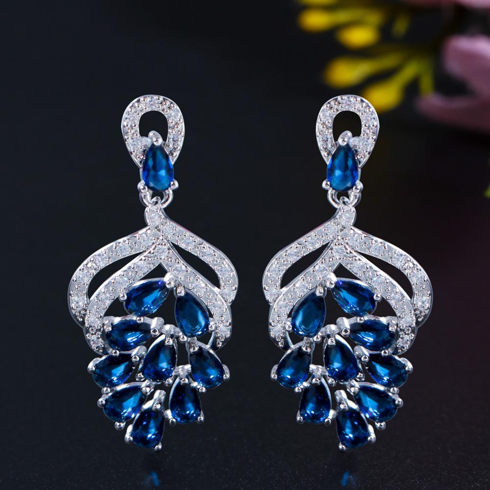 Серьги-капли CMM в форме виноградного цветка изумрудно-зеленого цвета с цирконием