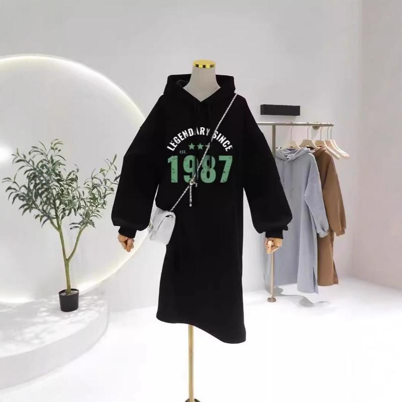 Женское худи с капюшоном большого размера свободное толстое теплое платье средней длины