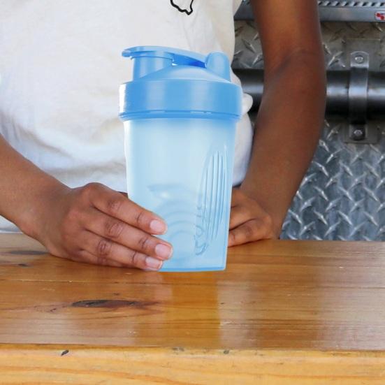 400 мл протеиновый шейкер с шариком для смешивания, герметичный дизайн, спортивный шейкер, легкая пластиковая бутылка-блендер