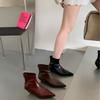 2025 новые осенне-зимние ретро темперамент тонкие короткие женские ботинки с острым носком и тонким каблуком маленькие голые ботильоны