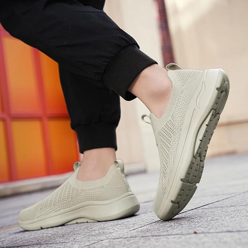 Summer Super Light Athletic Shoes for Men Fashion Hard-wearing Slip-on Male Footwear Breathable Casual Men Sneakers New