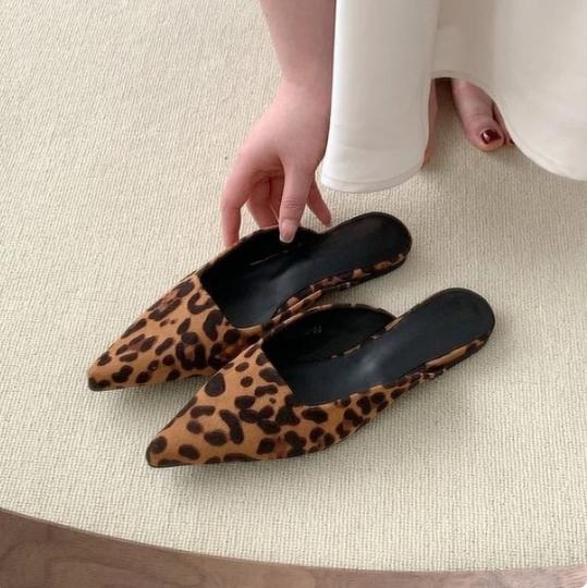 Женские тапочки с острым носком и леопардовым принтом, неглубокие слипоны на тонком низком каблуке, черный флоковый дизайн, повседневные туфли-мулы, лоферы черного цвета для улицы