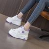 Весна и лето 2025 новые маленькие белые туфли повседневная верхняя одежда толстая подошва корейская версия универсальные спортивные туфли модный тренд универсальная любовь