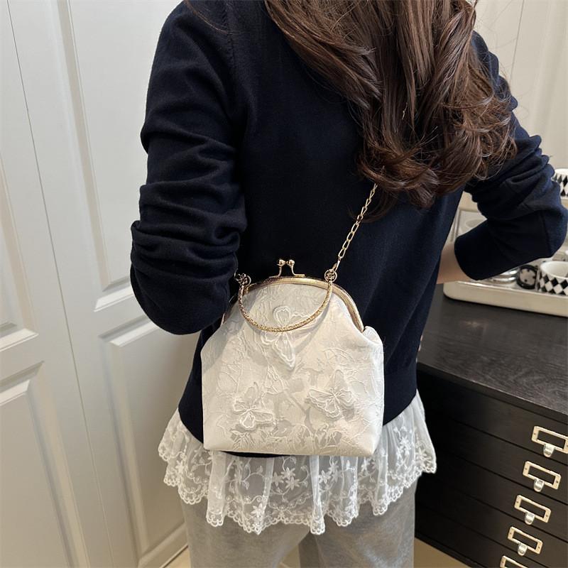 Chinese Style Butterfly Shell Bag For Women With Lock Closure And Card Pocket Perfect For Daily Use
