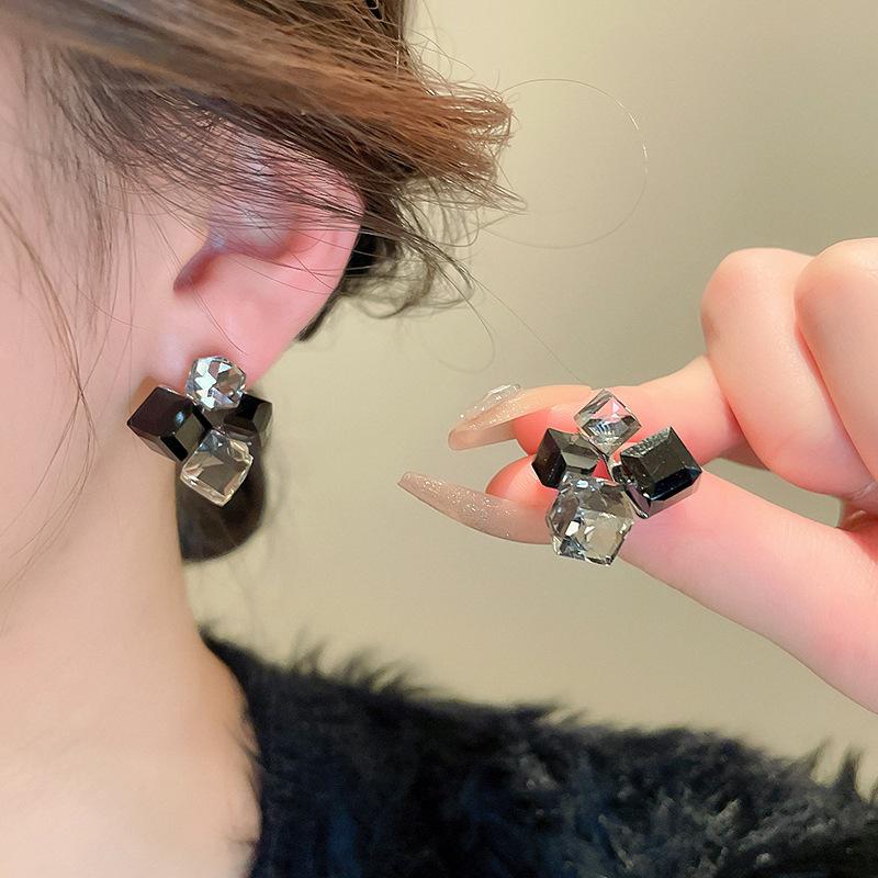 Геометрические серьги-пусеты из серебряной иглы и черного кристалла, нишевые универсальные серьги, темпераментные, легкая роскошь, премиальные серьги