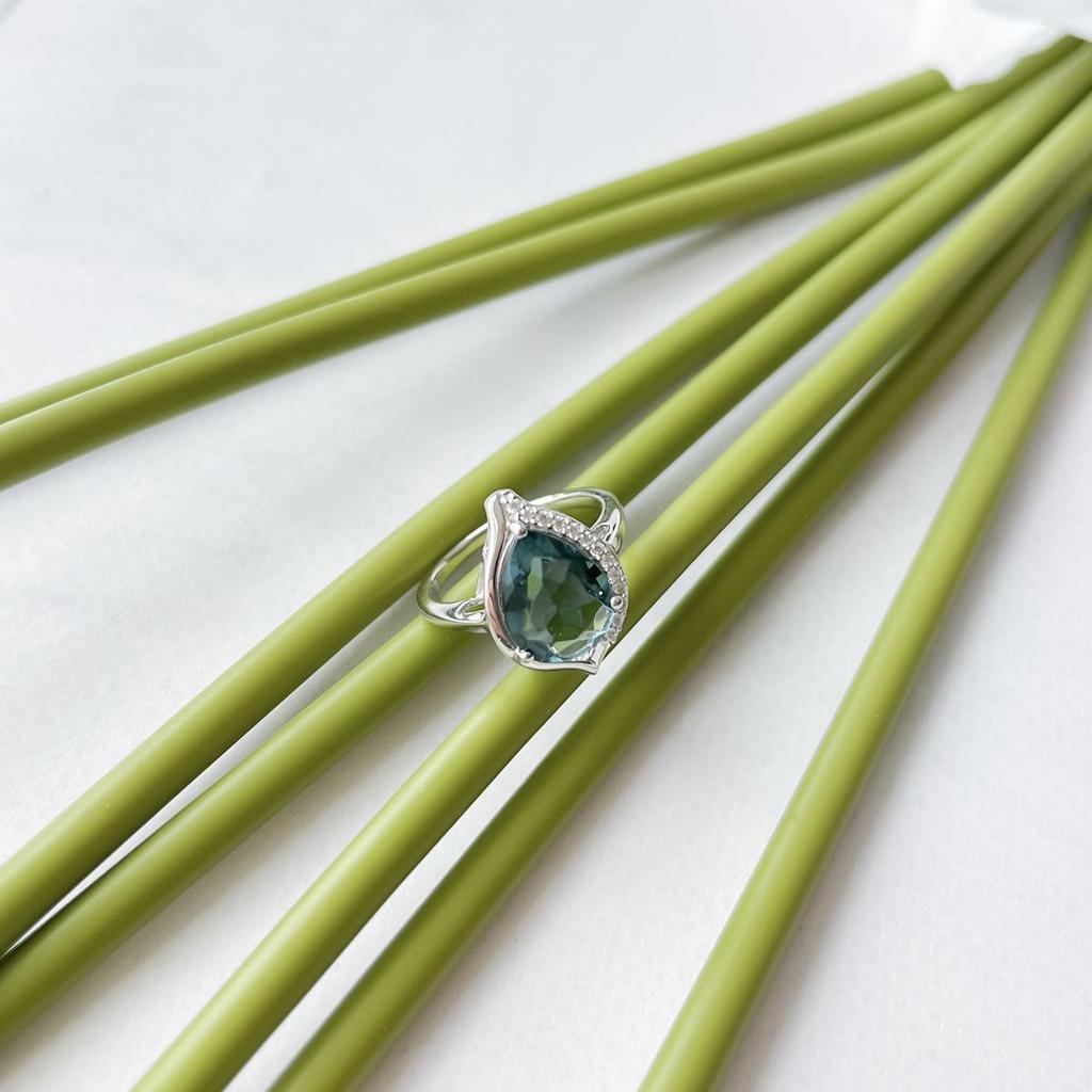 Серебряное кольцо с топазом Лондон Блю 2.775ct, вес изделия 3,36 гр (2151746)