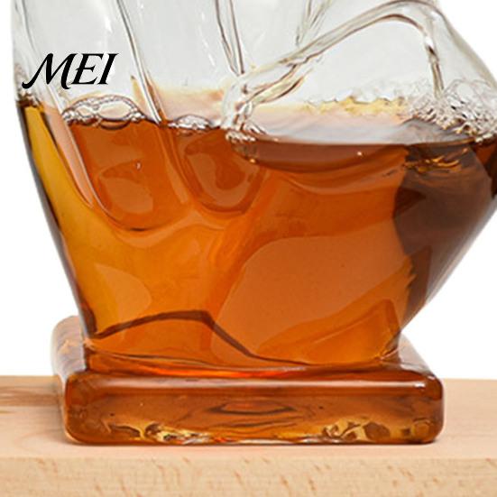 Party Drinkware Essentials Middle Finger Whiskey Decanter, 1000ml Glass Fist Dispenser with Stopper, Father's Day Present Unique Hand Shape