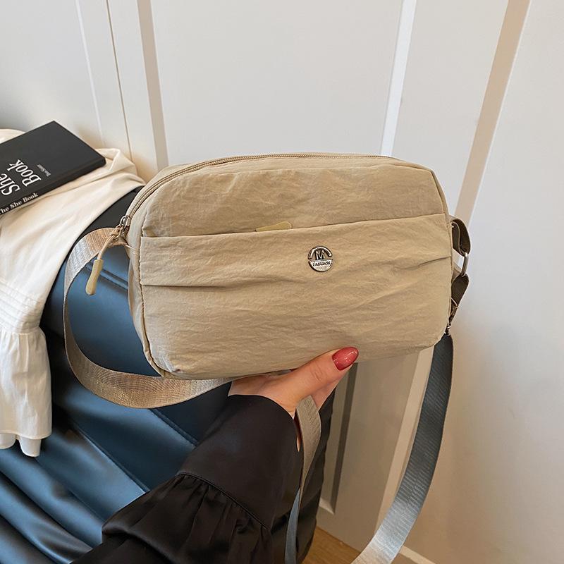 Повседневная новая легкая маленькая квадратная сумка женская личность легкая и универсальная однотонная простая сумка-мессенджер для студентов и покупок