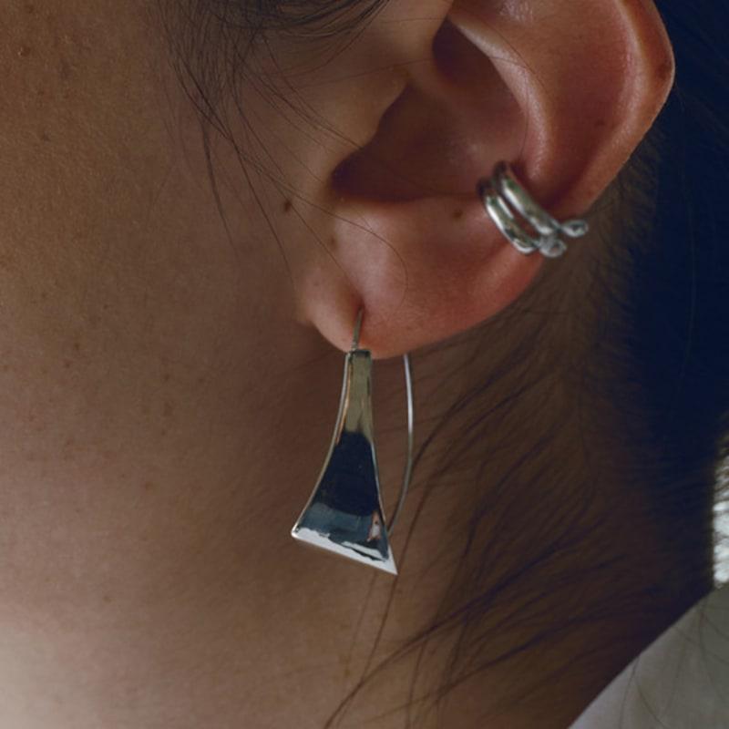 cellmute PRICKLE TRI EARRING(2COLOR)
