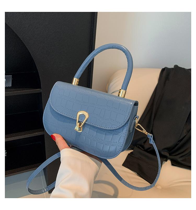 Корейская версия простая и модная.. В этом году популярными сумками являются сумки-мессенджеры и маленькие сумки-мессенджеры 2024 года.