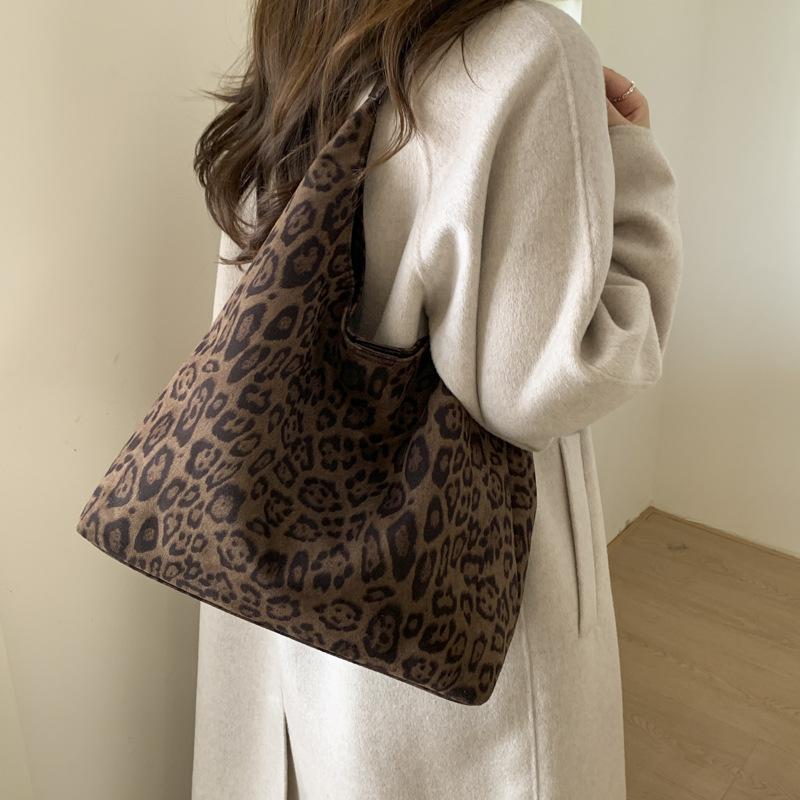 Leopard print bag women's 2025 new autumn and winter light luxury niche high-end tote bag large-capacity commuter shoulder bag