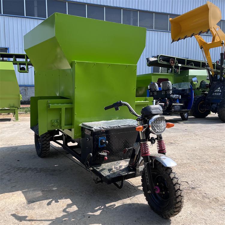Electric 3-Wheeled Automatic Cattle Feed Spreader for Pasture