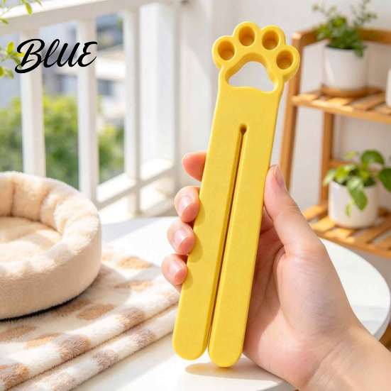 Portable Pet Food Squeezer 3D Printed Paw Shape Squeezer Tube Paste Dispenser for Easy Plastic Snack Bag Roller Feeding Cute Winder Cat Dog Feeding