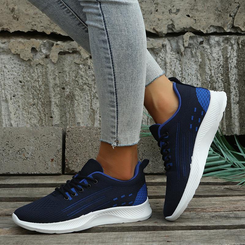 Обувь большого размера. Трикотажная обувь. Женская повседневная спортивная обувь с плоской подошвой и остроконечной шнуровкой.