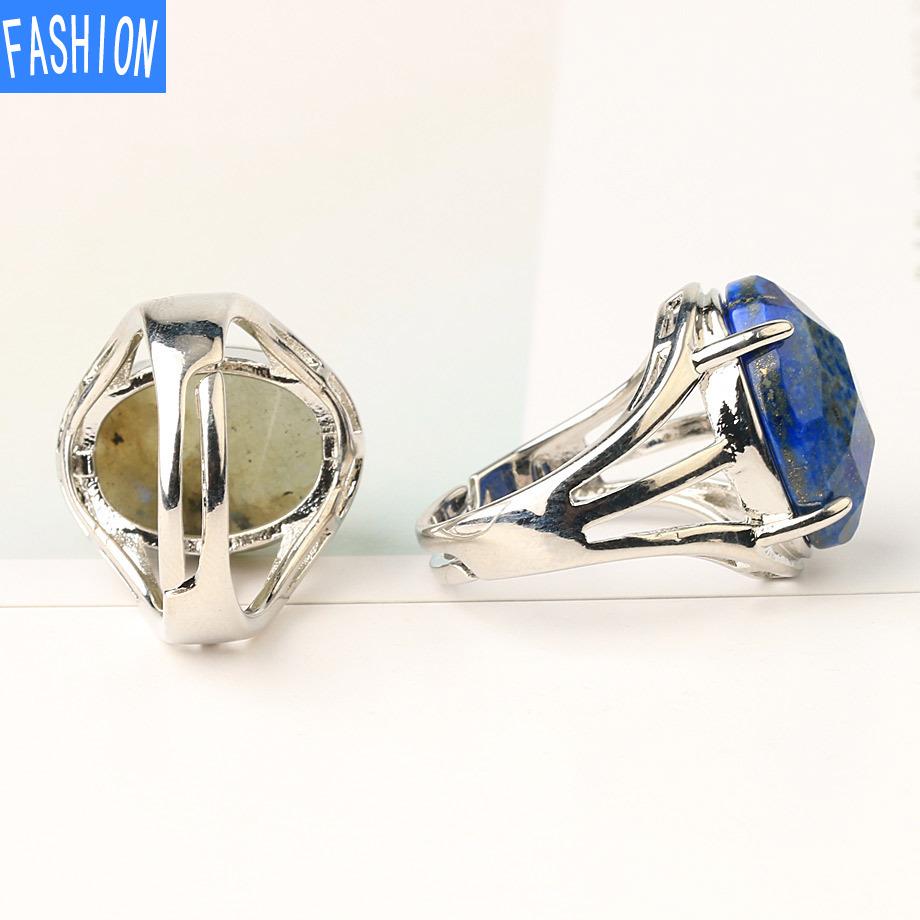 Кольцо с натуральным овальным граненым кристаллом в подарок