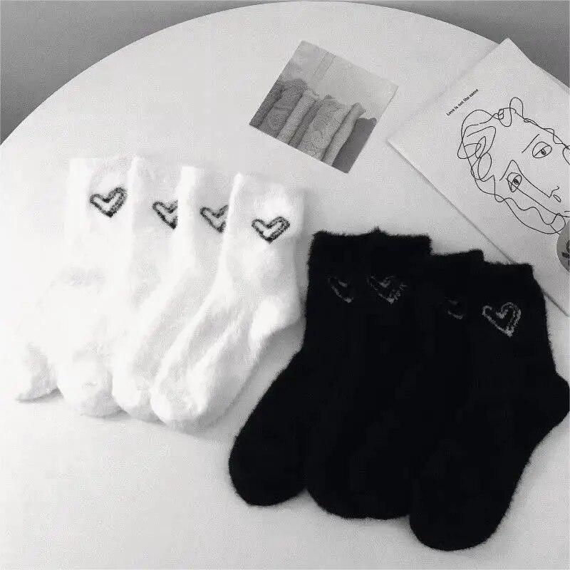 1 пара милых уютных бархатных носков из норки, осенне-зимние чулочно-носочные изделия, утолщенные плюшевые теплые домашние пушистые носки для сна в форме сердца